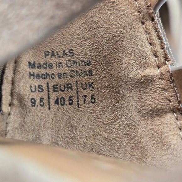 Crown Vintage Strappy Sandal 9.5 Tan Suede Stud Boho Gladiator Chunky Block Heel - Picture 8 of 11